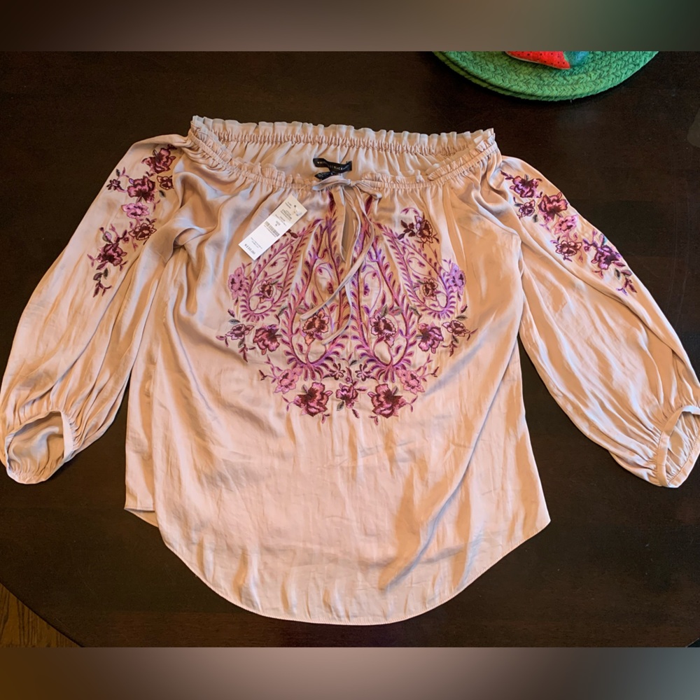 NWT White House black market women’s Marie embroidered BLOUSE